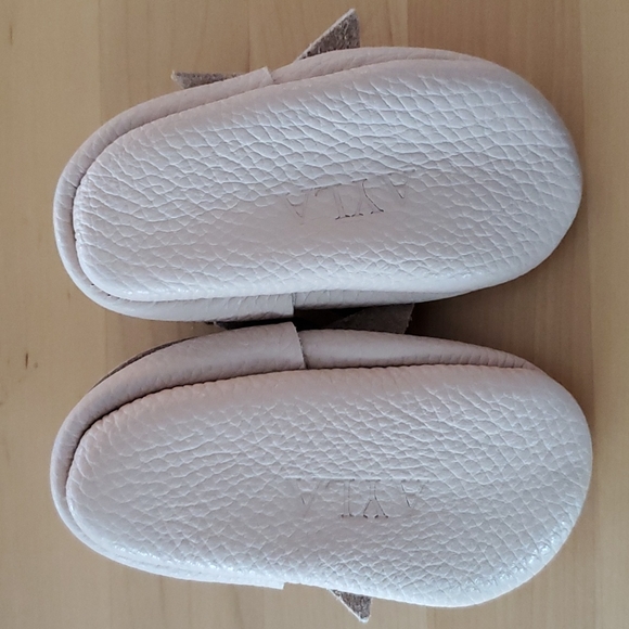 Little Bee Personalized "AYLA" Handmade Leather Bow Moccasins, Pale Pink Sz 6-9 - Picture 3 of 10